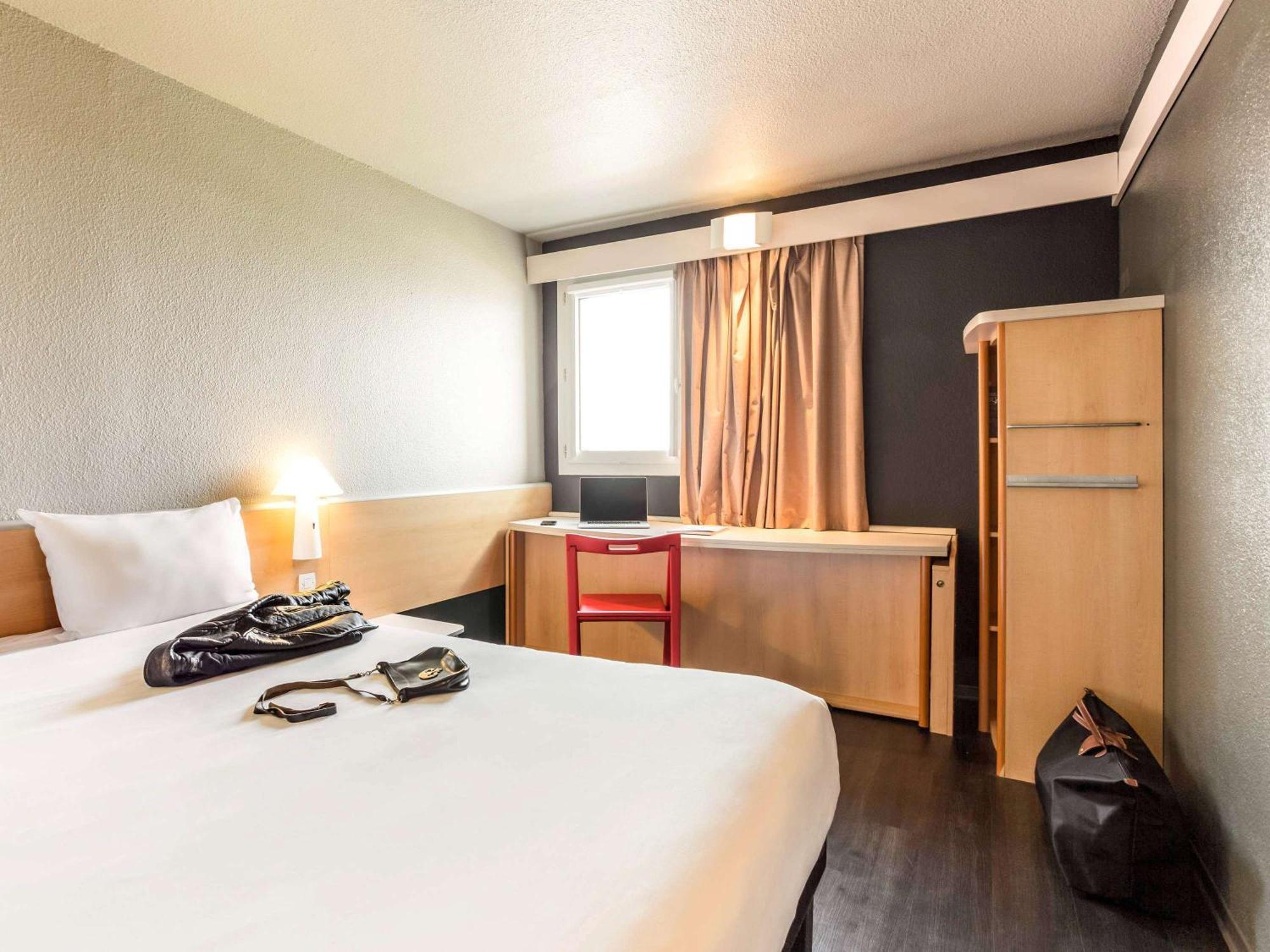 ホテル Ibis Pau レスカー エクステリア 写真