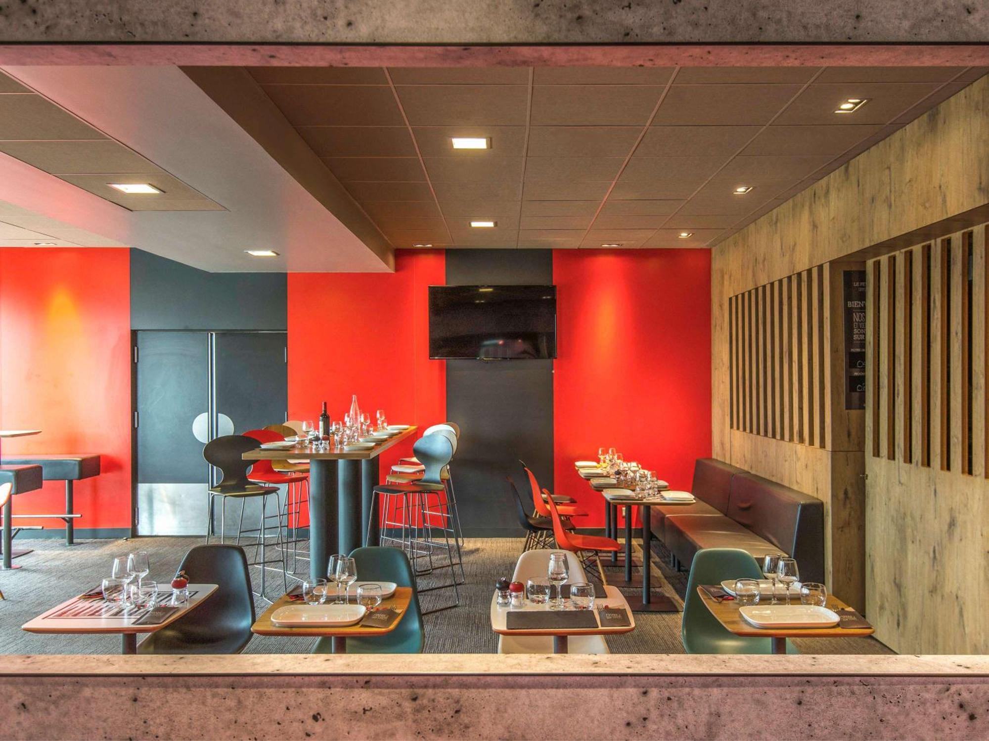 ホテル Ibis Pau レスカー エクステリア 写真