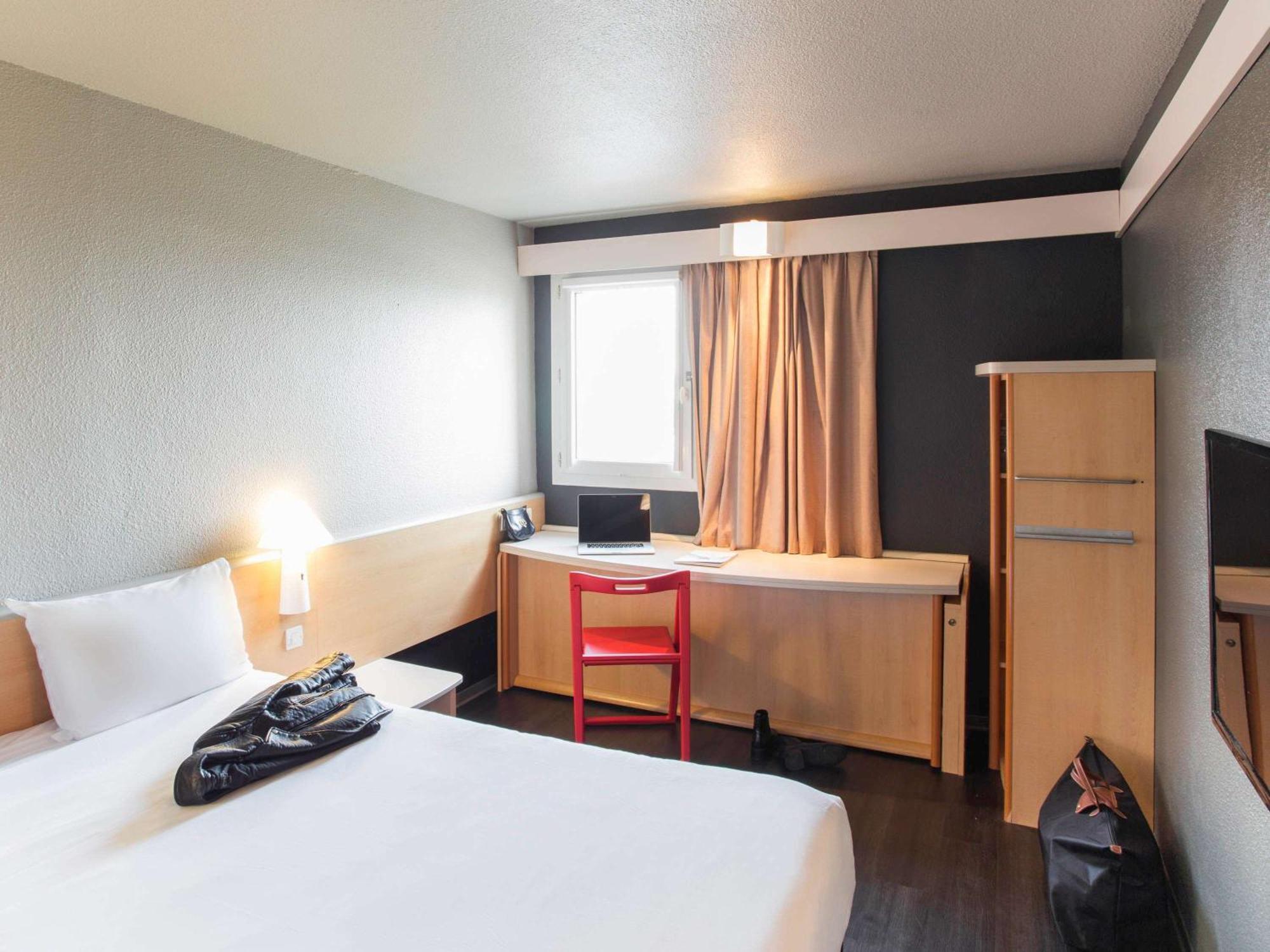 ホテル Ibis Pau レスカー エクステリア 写真