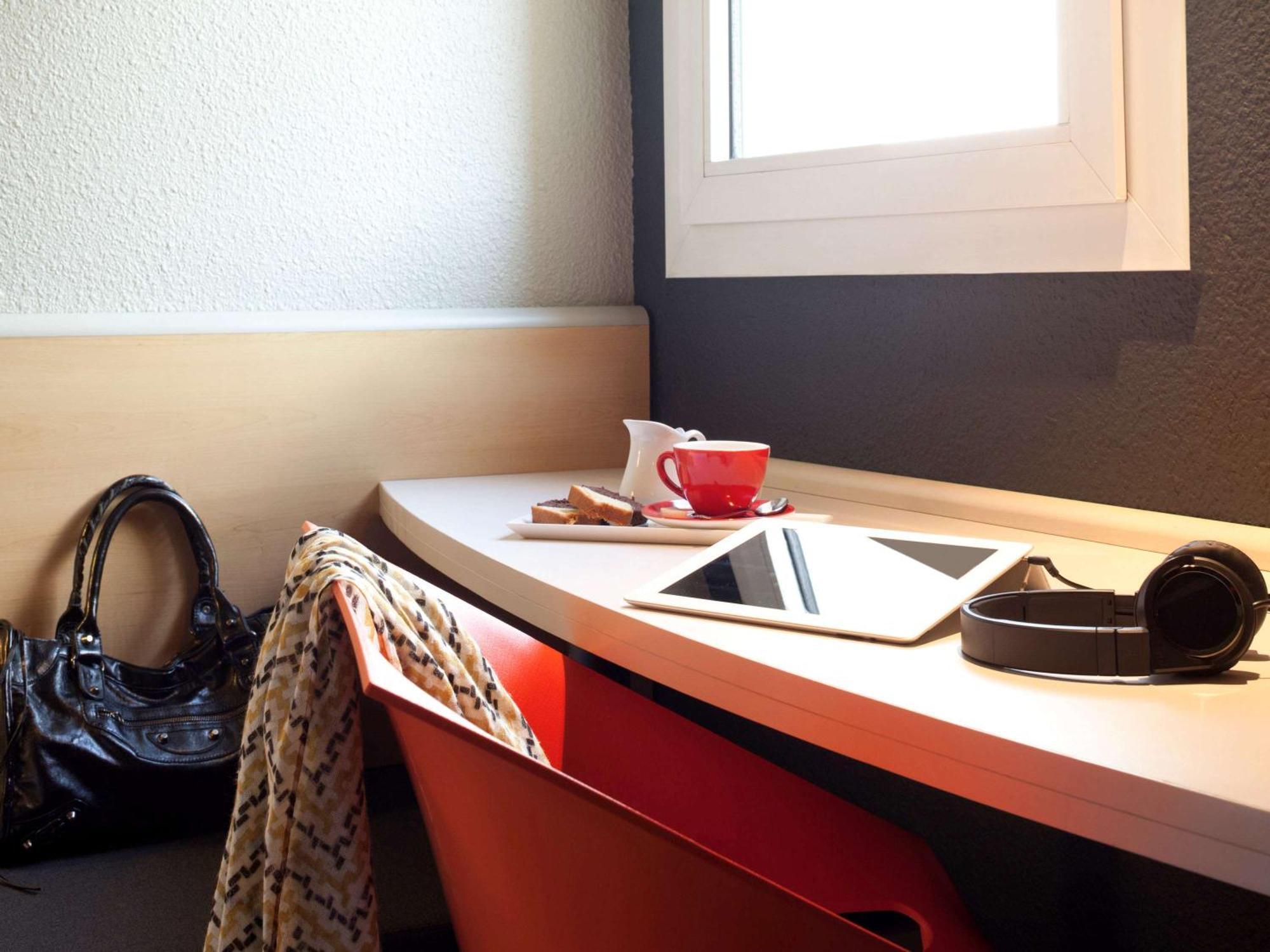 ホテル Ibis Pau レスカー エクステリア 写真