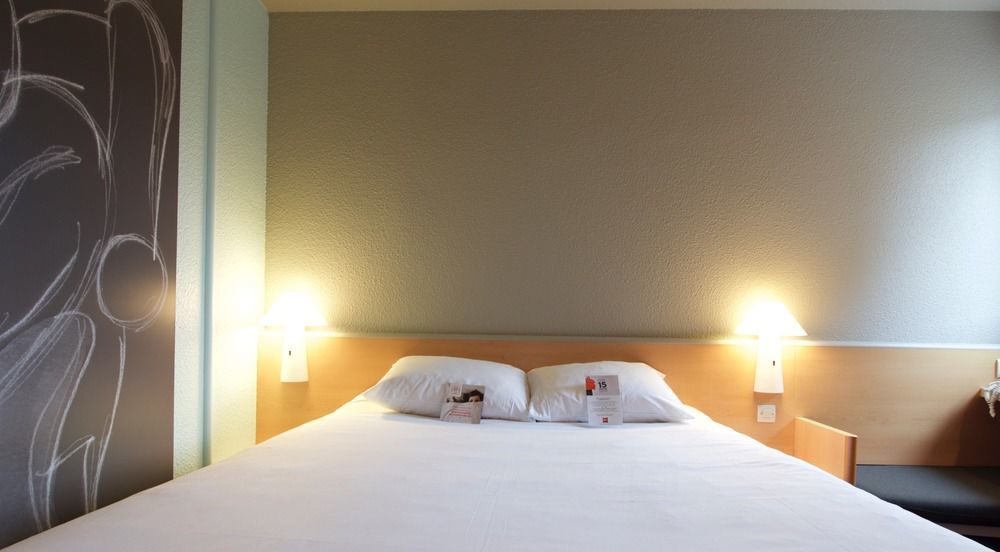 ホテル Ibis Pau レスカー エクステリア 写真